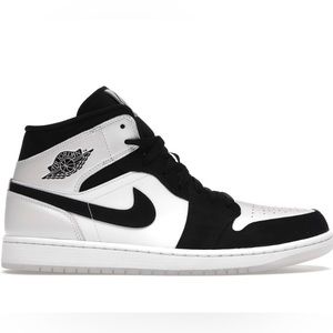 Jordan 1 Mid
Diamond Shorts